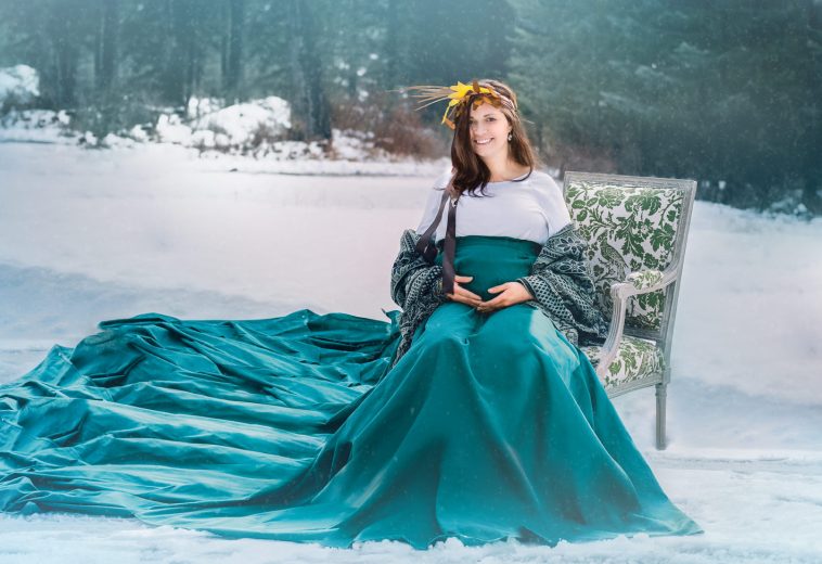 A Teal Winter – A Maternity Photo In Idaho